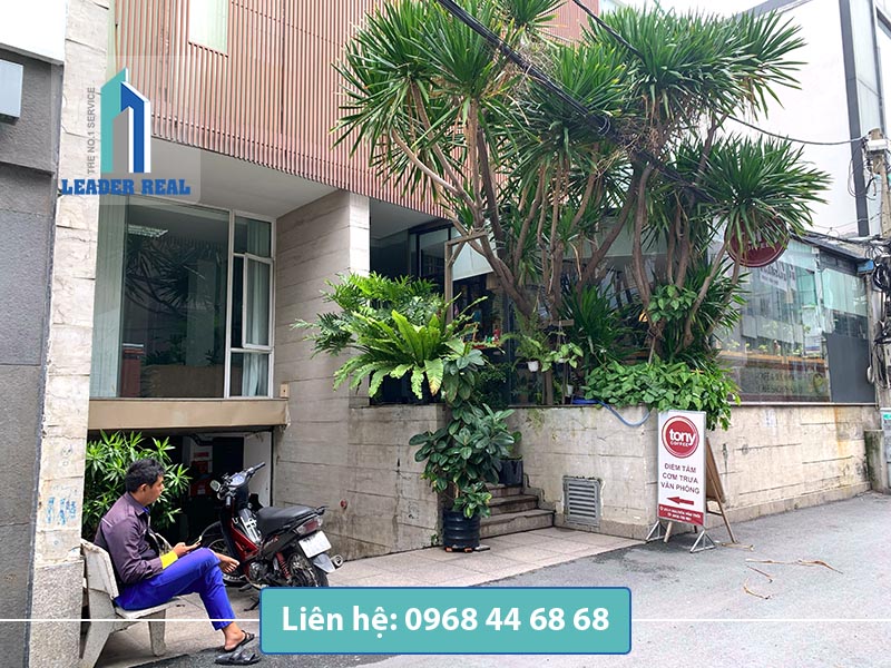 Lối vào tòa nhà cho thuê văn phòng Vietsky building quận Phú Nhuận