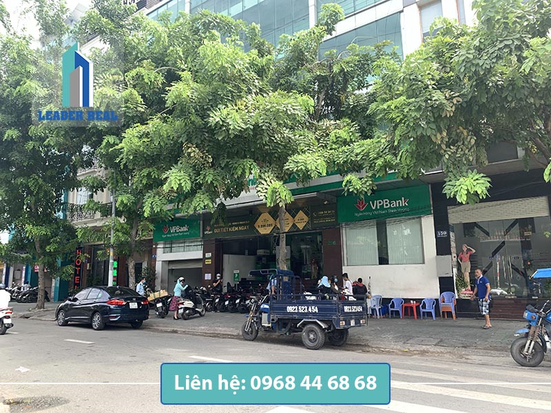 Mặt tiền tòa nhà cho thuê văn phòng VP bank building quận Phú Nhuận