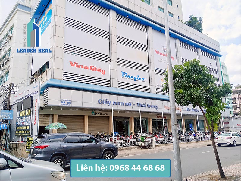 Bãi đậu xe máy tại tòa nhà cho thuê văn phòng Giầy Việt plaza quận 3
